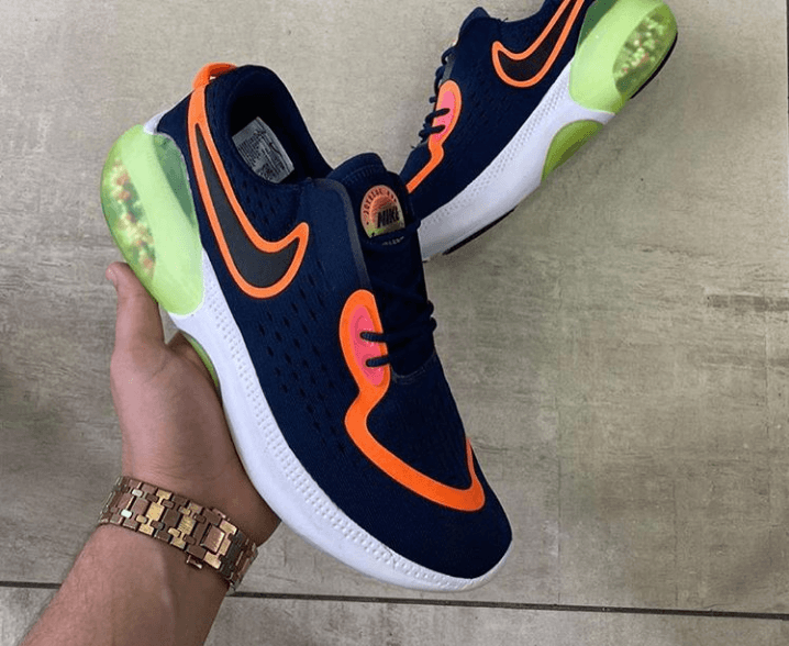 Sports shoes
