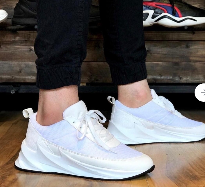 Sports shoes for men